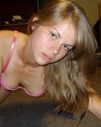 Молодые девушки красуются перед камерой 21 фотография Молодые девушки красуются перед камерой 21 фотография