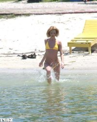 Блонда приняла член в анал и вульву 3 фотография Блонда приняла член в анал и вульву 3 фотография