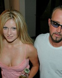 Залил лицо грудастой незнакомки 4 фотография Залил лицо грудастой незнакомки 4 фотография