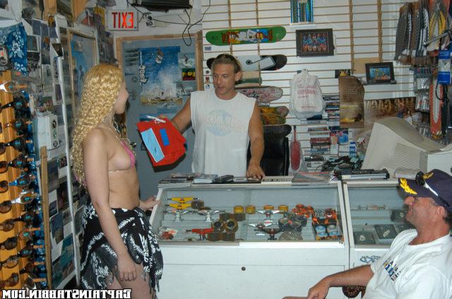 Развратница удовлетворяет парня анальной дыркой 2 фото