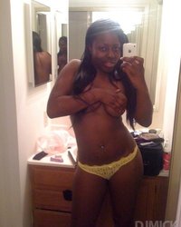 Почтальонши отработали потерянную посылку нагишом 12 фотография Почтальонши отработали потерянную посылку нагишом 12 фотография