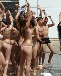 Развратницы в клубе устроили обнаженные танцы 5 фотография Развратницы в клубе устроили обнаженные танцы 5 фотография