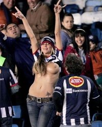 Развратницы в клубе устроили обнаженные танцы 13 фотография Развратницы в клубе устроили обнаженные танцы 13 фотография