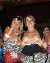 Здоровенные бидоны на эротических снимках 6 фотография Здоровенные бидоны на эротических снимках 6 фотография