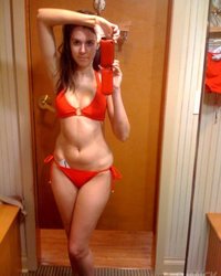 Стройные мотористки оголились перед зеркалом 17 фотография