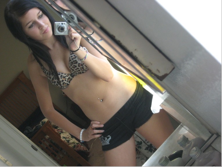 Озорницы блистают сочными титьками 3 фото