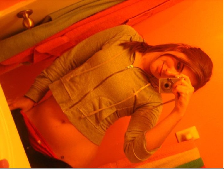 Наглые девушки засвети пикантные места 8 фото