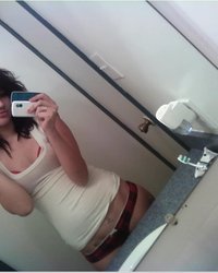 Бывшие модели сняли вещи и сделали селфи 2 фотография Бывшие модели сняли вещи и сделали селфи 2 фотография