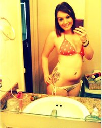 Бывшие модели сняли вещи и сделали селфи 3 фотография Бывшие модели сняли вещи и сделали селфи 3 фотография