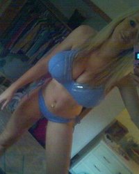 Бывшие модели сняли вещи и сделали селфи 10 фотография Бывшие модели сняли вещи и сделали селфи 10 фотография