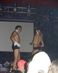 Грудастая блондинка обнажилась на отдыхе 16 фотография