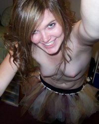 Раскрепощенная сучка гордиться маленьким бюстом 2 фотография Раскрепощенная сучка гордиться маленьким бюстом 2 фотография