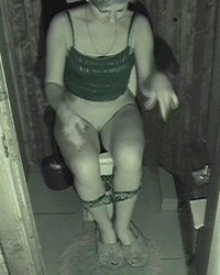 Женщина не знала о скрытой камере в туалете 8 фотография Женщина не знала о скрытой камере в туалете 8 фотография