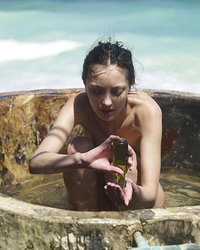 Худая брюнетка оголилась на пляже 5 фотография Худая брюнетка оголилась на пляже 5 фотография