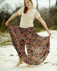 Крошка раздевается на природе 3 фотография Крошка раздевается на природе 3 фотография