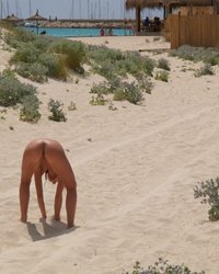 Голая Алисия прошлась по пляжу голышом 4 фотография Голая Алисия прошлась по пляжу голышом 4 фотография