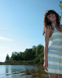 Ксюша нашла уединённое место на озере 1 фотография Ксюша нашла уединённое место на озере 1 фотография