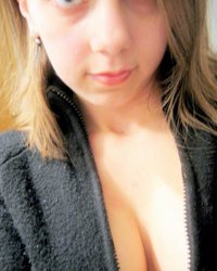 Фотографирует сама себя и трогает манду 7 фотография Фотографирует сама себя и трогает манду 7 фотография