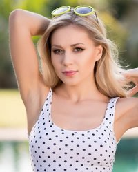 Потрясающая Алиса разделась на улице 35 фотография Потрясающая Алиса разделась на улице 35 фотография