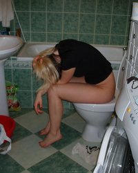 Домашняя блондиночка позирует перед хахалем 18 фотография Домашняя блондиночка позирует перед хахалем 18 фотография