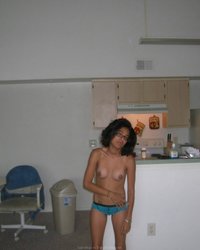 Худощавая студентка с млаенькими сиськами и коротенькими ножками 18 фотография Худощавая студентка с млаенькими сиськами и коротенькими ножками 18 фотография