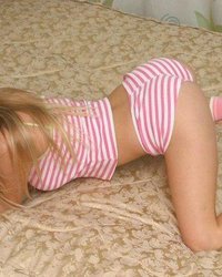 Однокурсница снимает перед парнем пестрые майку и трусики 1 фотография Однокурсница снимает перед парнем пестрые майку и трусики 1 фотография