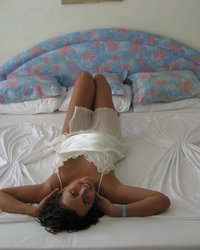 Семейная пара записывает ролик на любительскую камеру 13 фотография