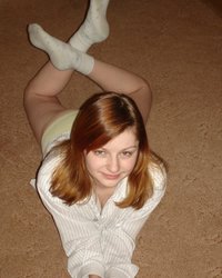 Рыжая бесстыдница раздевается в комнате 13 фотография Рыжая бесстыдница раздевается в комнате 13 фотография