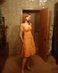 Рыжая бесстыдница раздевается в комнате 12 фотография Рыжая бесстыдница раздевается в комнате 12 фотография