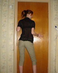 Рыжая бесстыдница раздевается в комнате 18 фотография Рыжая бесстыдница раздевается в комнате 18 фотография