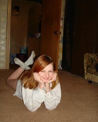 Рыжая бесстыдница раздевается в комнате 16 фотография Рыжая бесстыдница раздевается в комнате 16 фотография