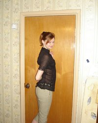 Рыжая бесстыдница раздевается в комнате 19 фотография Рыжая бесстыдница раздевается в комнате 19 фотография