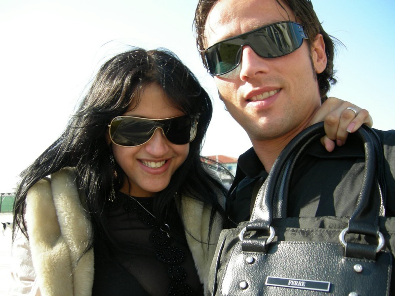 Латинка сосет пенис любимого 2 фото