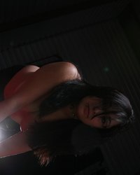 Жирная брюнетка откровенно позирует 21 фотография Жирная брюнетка откровенно позирует 21 фотография