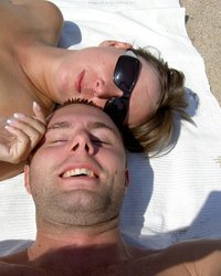 Грудастая дама раздевается на территории пансионата 18 фотография Грудастая дама раздевается на территории пансионата 18 фотография