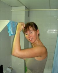 Грудастая дама раздевается на территории пансионата 6 фотография Грудастая дама раздевается на территории пансионата 6 фотография