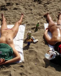 Кристина загорает в пансионате топлесс 9 фотография Кристина загорает в пансионате топлесс 9 фотография