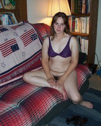 Мамочка с волосатой киской мастурбирует фонариком и анальной пробкой 10 фотография Мамочка с волосатой киской мастурбирует фонариком и анальной пробкой 10 фотография