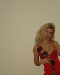 Белокурая Ирина обожает позировать 35 фотография Белокурая Ирина обожает позировать 35 фотография