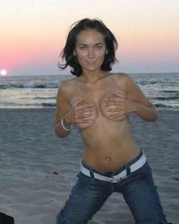 Так рада поездке на море, что дает партнеру как тому нравится 1 фотография Так рада поездке на море, что дает партнеру как тому нравится 1 фотография