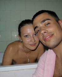 Влюбленные отметили годовщину шашлыком и шампанским в ванне 15 фотография Влюбленные отметили годовщину шашлыком и шампанским в ванне 15 фотография