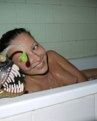 Влюбленные отметили годовщину шашлыком и шампанским в ванне 20 фотография Влюбленные отметили годовщину шашлыком и шампанским в ванне 20 фотография