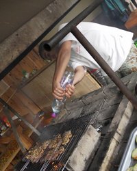 Влюбленные отметили годовщину шашлыком и шампанским в ванне 8 фотография Влюбленные отметили годовщину шашлыком и шампанским в ванне 8 фотография