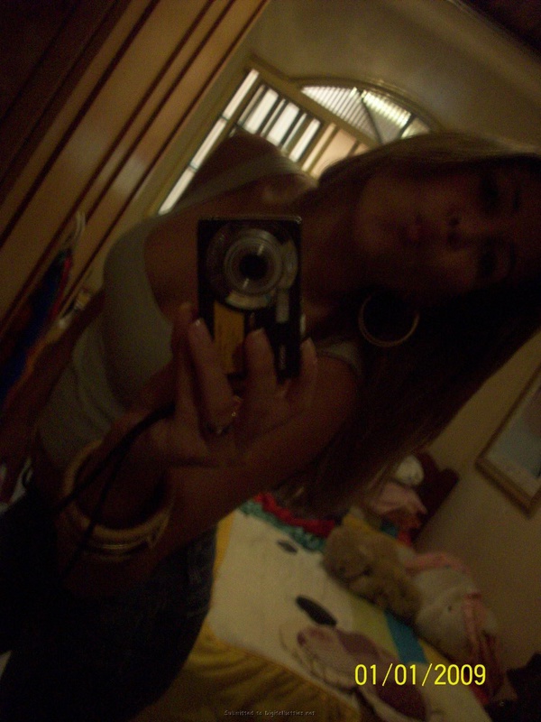 Шалунья насаживается ротиком на член парня и дает в киску 38 фото