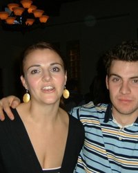 Телочка услаждает двух кавалеров 1 фотография Телочка услаждает двух кавалеров 1 фотография