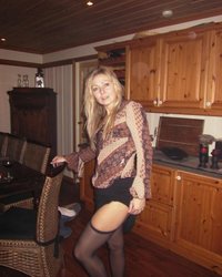 Зрелая развратница подрочила манду и отдалась мужу 6 фотография Зрелая развратница подрочила манду и отдалась мужу 6 фотография