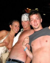 Пьяные бабы в ночных клубах с обнаженными сиськами 5 фотография Пьяные бабы в ночных клубах с обнаженными сиськами 5 фотография