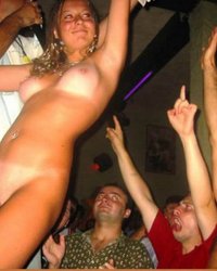 Пьяные бабы в ночных клубах с обнаженными сиськами 14 фотография Пьяные бабы в ночных клубах с обнаженными сиськами 14 фотография