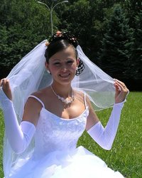 Показывает жениху свои прелести 1 фотография Показывает жениху свои прелести 1 фотография