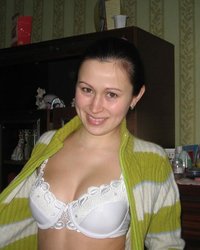 Показывает жениху свои прелести 5 фотография Показывает жениху свои прелести 5 фотография